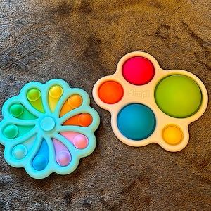 2pc dimple set that is rainbow